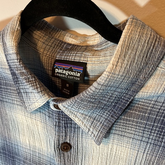 Patagonia Short Sleeve Button Down - Picture 2 of 7